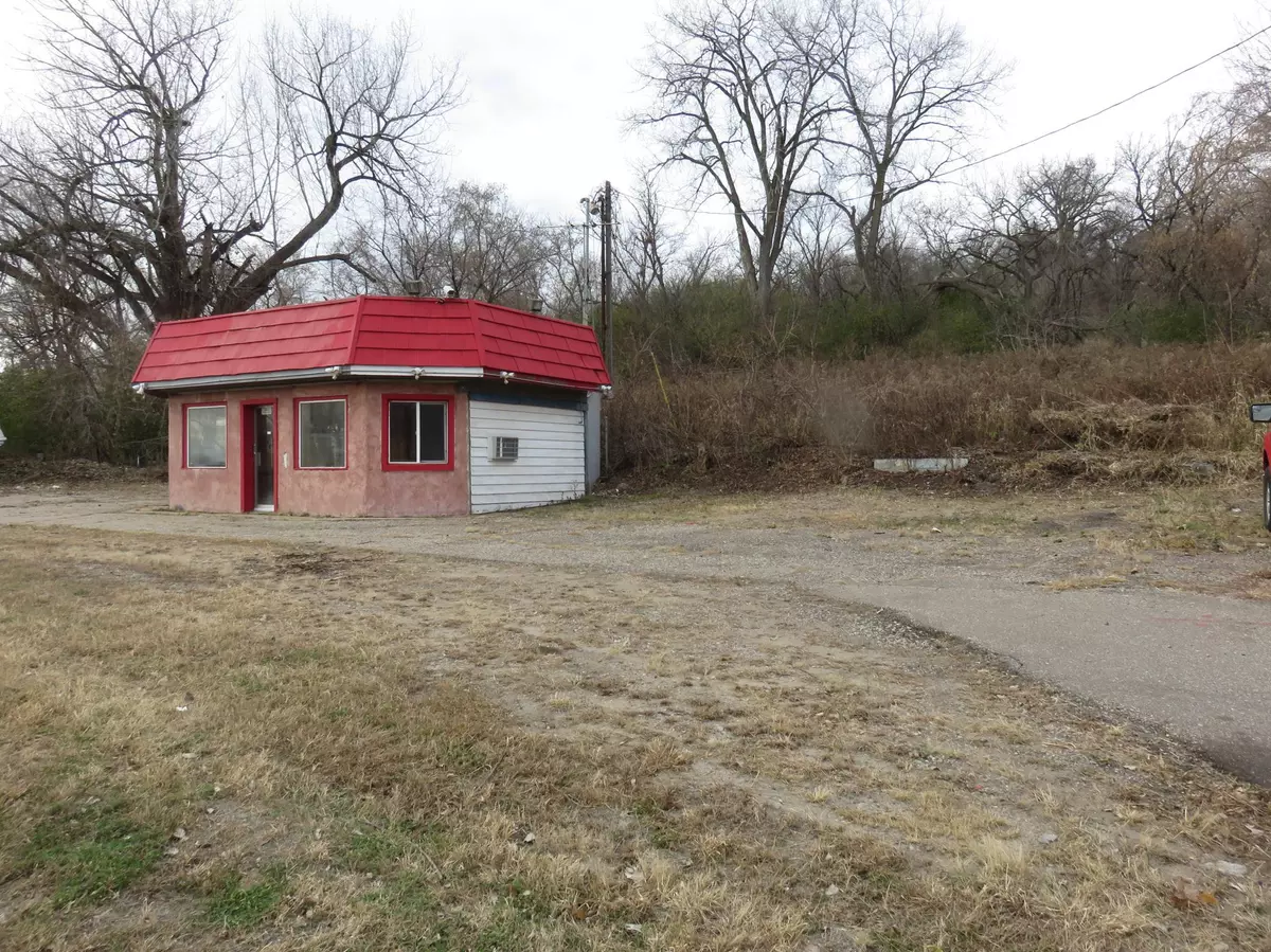 Chanhassen, MN 55318,608 Flying Cloud DR