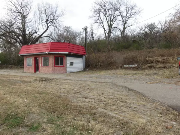 608 Flying Cloud DR, Chanhassen, MN 55318