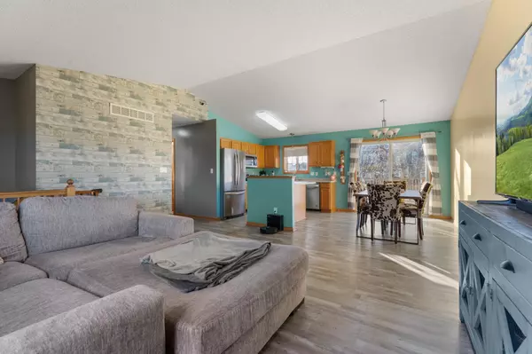 Dodge Center, MN 55927,807 5th AVE NW