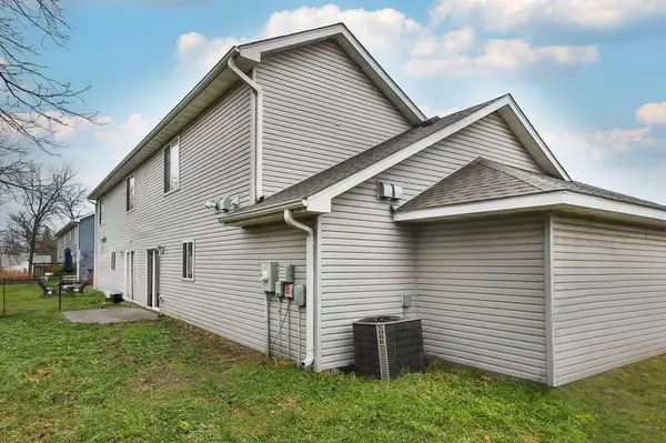 Dodge Center, MN 55927,29 6th AVE SE