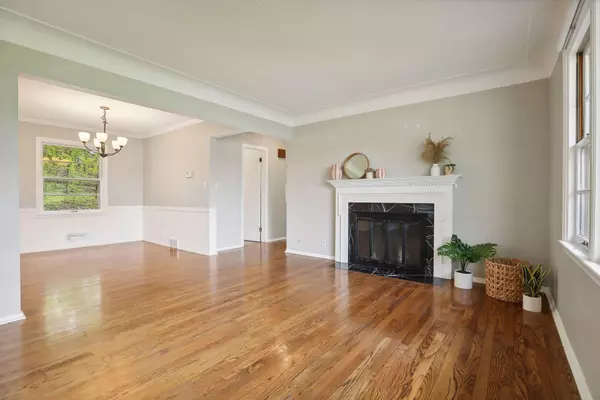 Edina, MN 55435,4513- Laguna DR