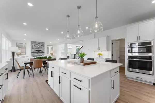 Woodbury, MN 55129,8887 Binder WAY