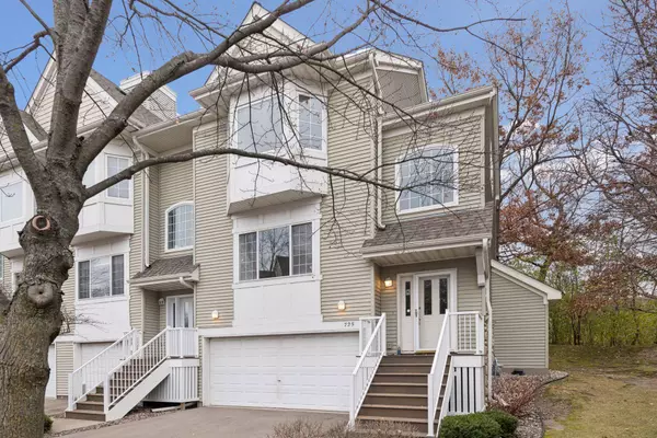 725 Fairfield CIR, Minnetonka, MN 55305