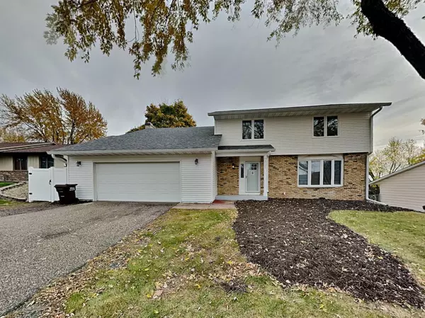 8525 Ivywood AVE S, Cottage Grove, MN 55016