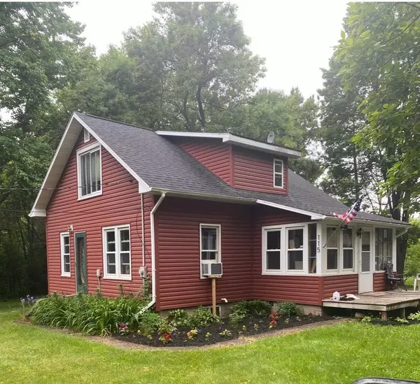 115 W Warren ST, Dresser, WI 54001