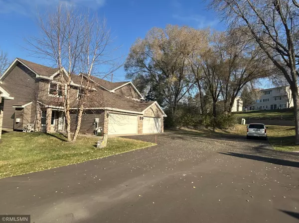 Minnetonka, MN 55345,18502 Apple Tree CT