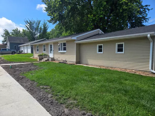 313 Lake AVE N, Silver Lake, MN 55381