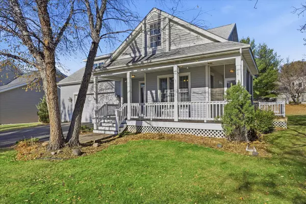 2711 Snowdrift CIR E, Maplewood, MN 55119