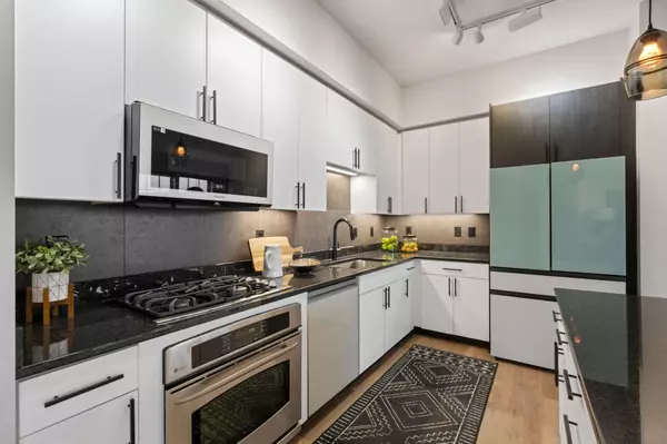 Minneapolis, MN 55401,111 4th AVE N #602