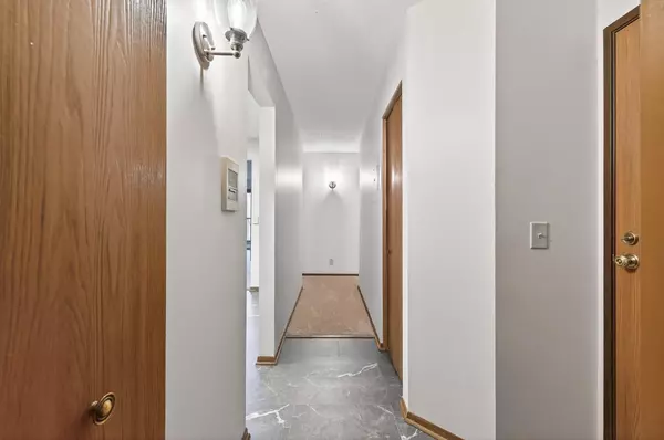 Minnetonka, MN 55305,10441 Greenbrier RD ##222