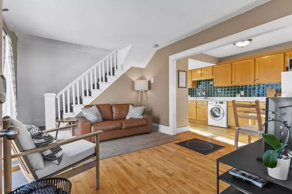 Minneapolis, MN 55407,631 E 42nd ST