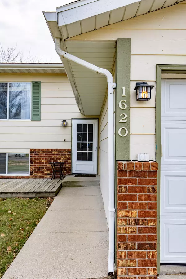 Fargo, ND 58104,1620 36th AVE S