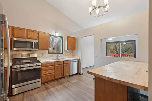 Maplewood, MN 55109,1281 Edgehill CT