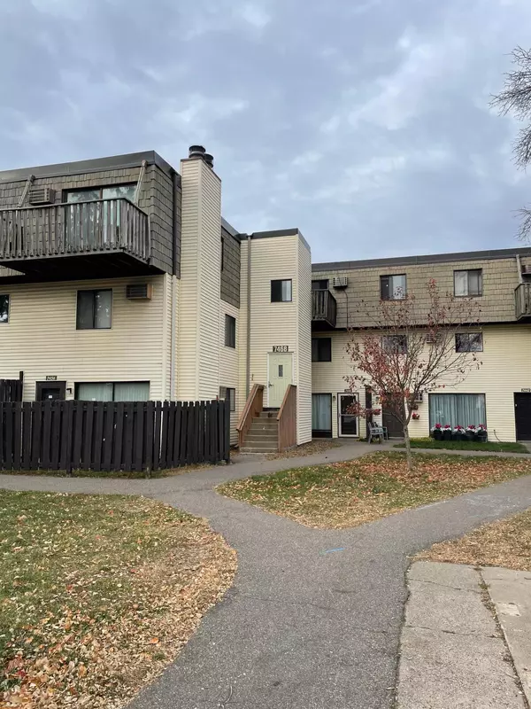 7468 72nd LN N #301, Brooklyn Park, MN 55428