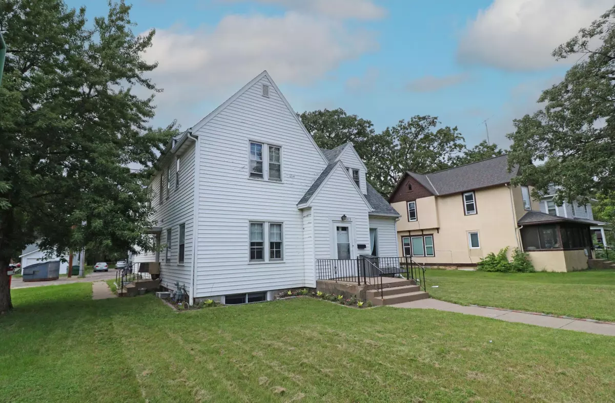 Saint Cloud, MN 56301,815 5th AVE S