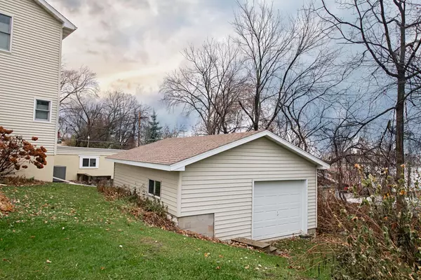 Winona, MN 55987,953 W Burns Valley RD