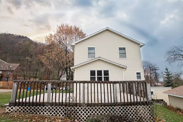 Winona, MN 55987,953 W Burns Valley RD