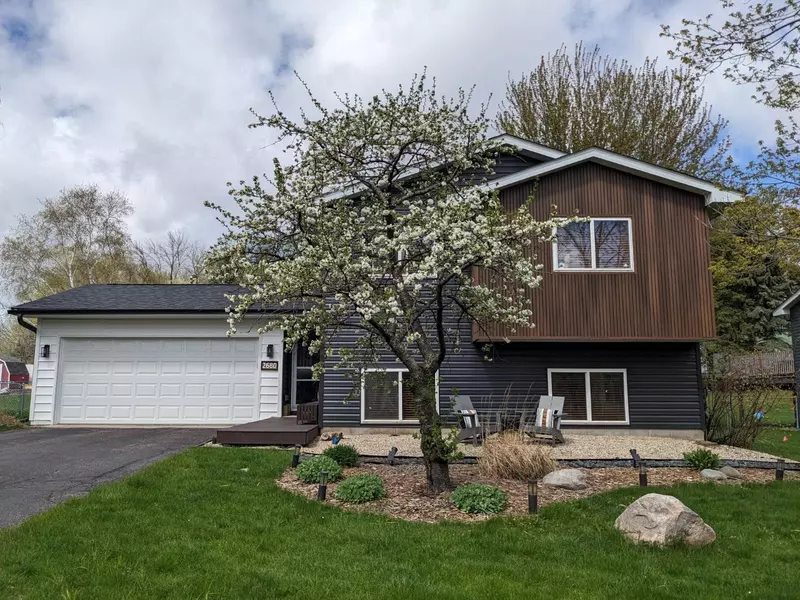 2680 Brittany LN, Woodbury, MN 55125