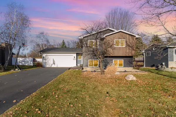 2680 Brittany LN, Woodbury, MN 55125