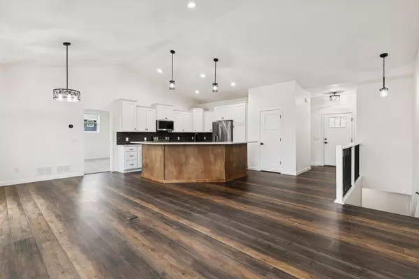 Lakeville, MN 55068,16340 Gladiola AVE W