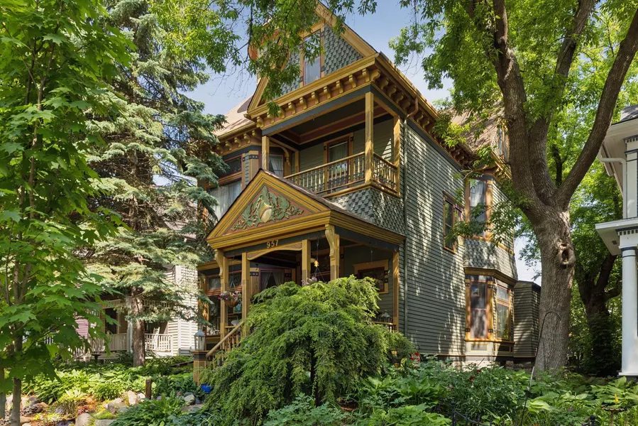 957 Ashland AVE, Saint Paul, MN 55104