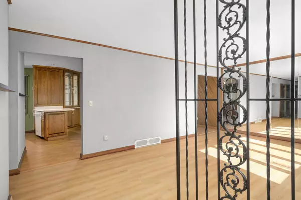 Minnetonka, MN 55305,11004 Oak Knoll TER N