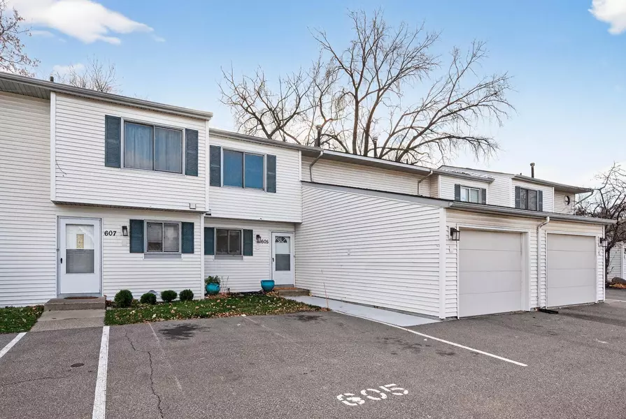 605 Portland DR E, Burnsville, MN 55337