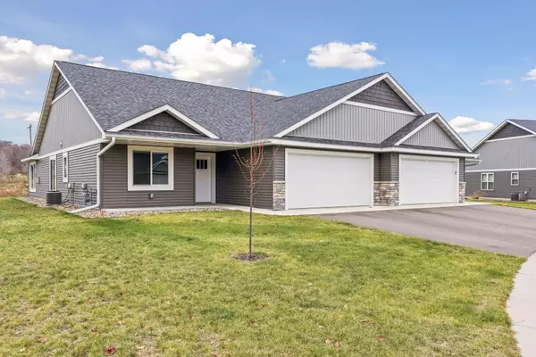 2870 Coventry Circle, River Falls, WI 54002