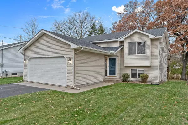 111 Mcgregor AVE N, Mahtomedi, MN 55115