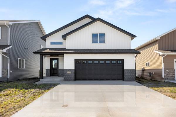 2617 38 AVE S, Moorhead, MN 56560