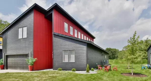 1021 Gardner Street E, Wayzata, MN 55391