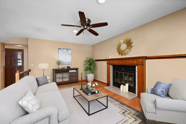 Minnetonka, MN 55345,4315 Woods WAY