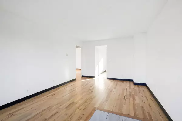 Maplewood, MN 55117,2072 Mississippi ST