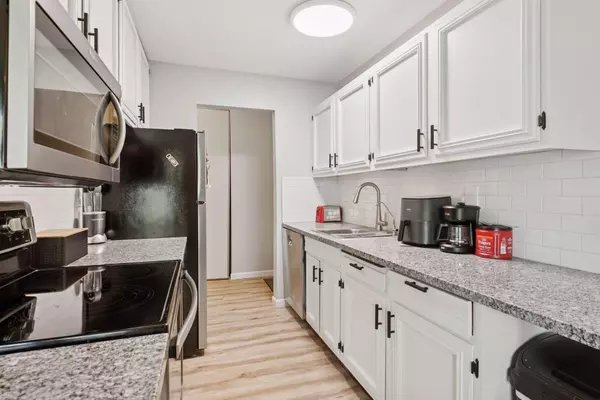 Saint Louis Park, MN 55416,4430 Cedar Lake RD S #6