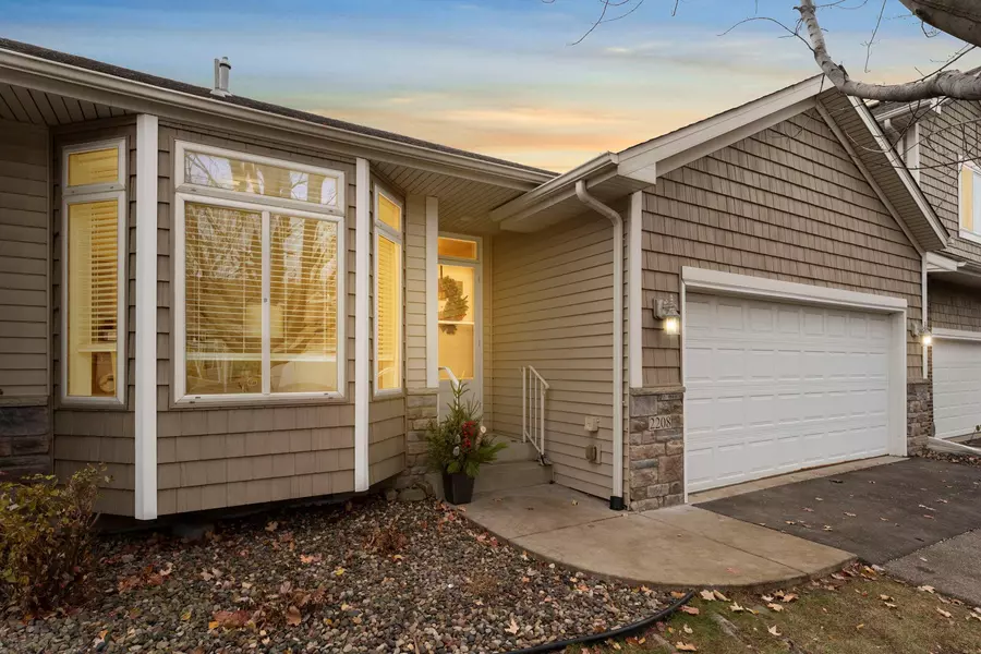 2208 Liberty LN, Eagan, MN 55122