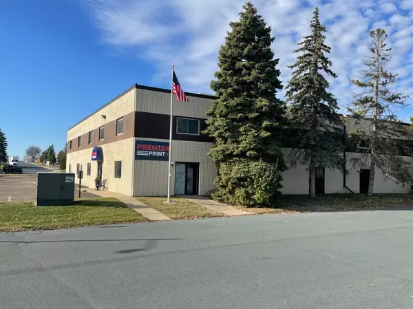 Long Lake, MN 55356,1 Premier DR