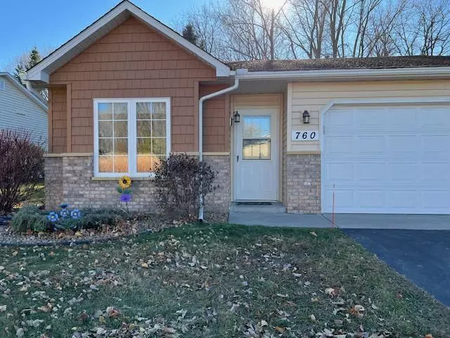 760 Garceau LN, Vadnais Heights, MN 55127
