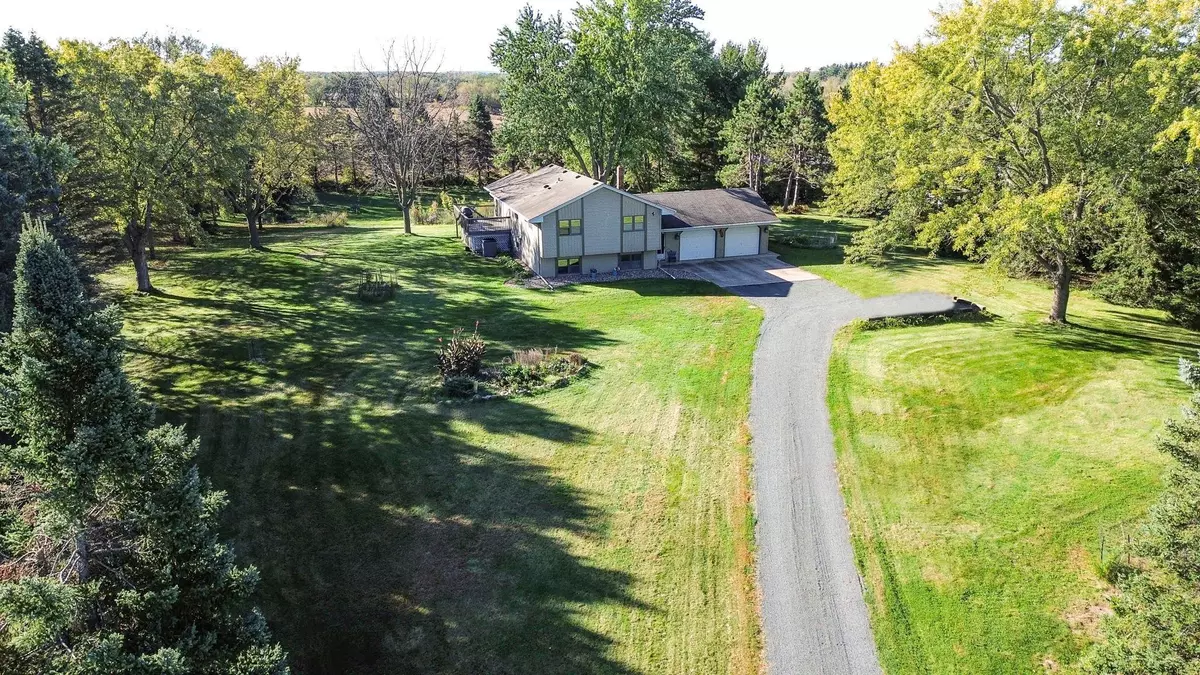 River Falls, WI 54022,329 Glenmont RD