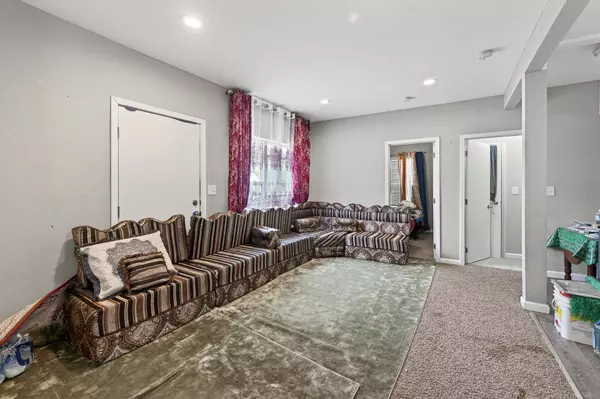 Saint Paul, MN 55107,37 King ST E