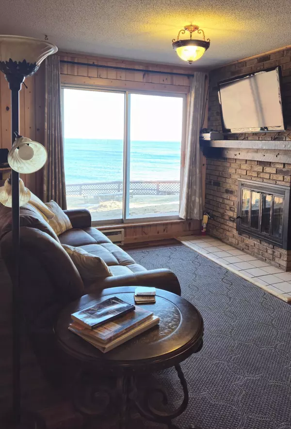 Tofte, MN 55615,6626 W Highway 61 #8