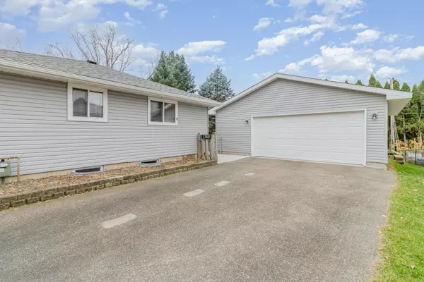 Oakdale, MN 55128,1260 Guthrie AVE N