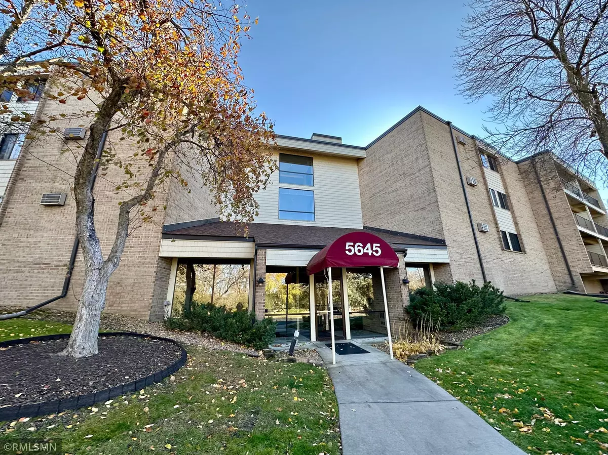 Minnetonka, MN 55343,5645 Green Circle DR #204