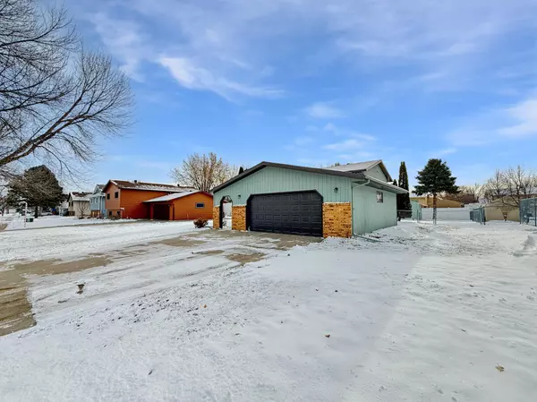 Fargo, ND 58104,1620 36 1/2 AVE S