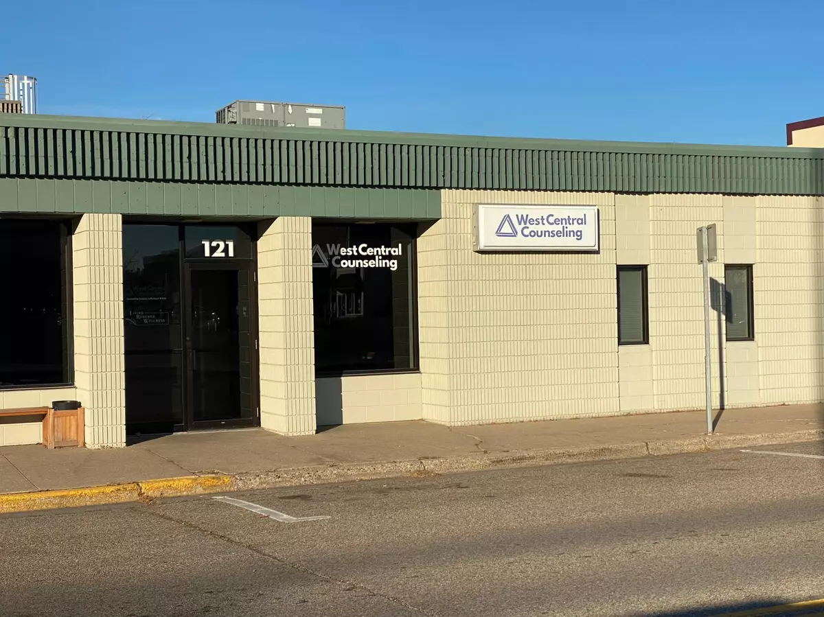 Alexandria, MN 56308,121 5th AVE W