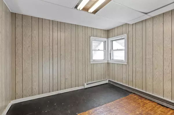 Saint Paul, MN 55106,553 White Bear AVE N