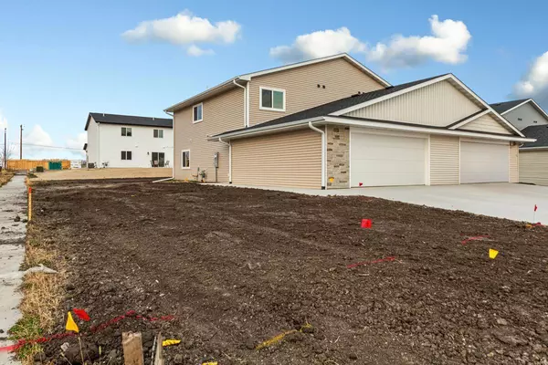 3200 Noble DR, Mankato, MN 56001