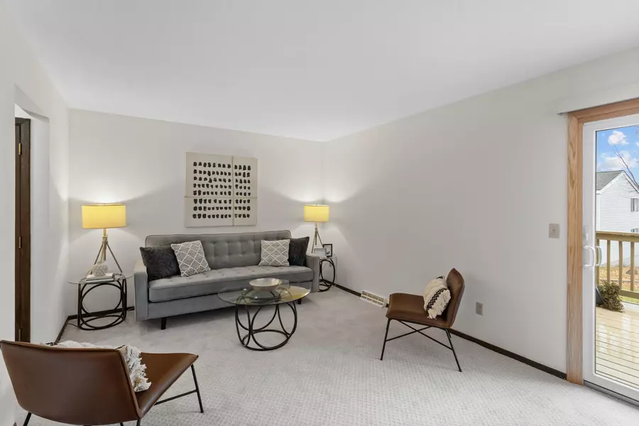 2355 Dorland PL E, Maplewood, MN 55119