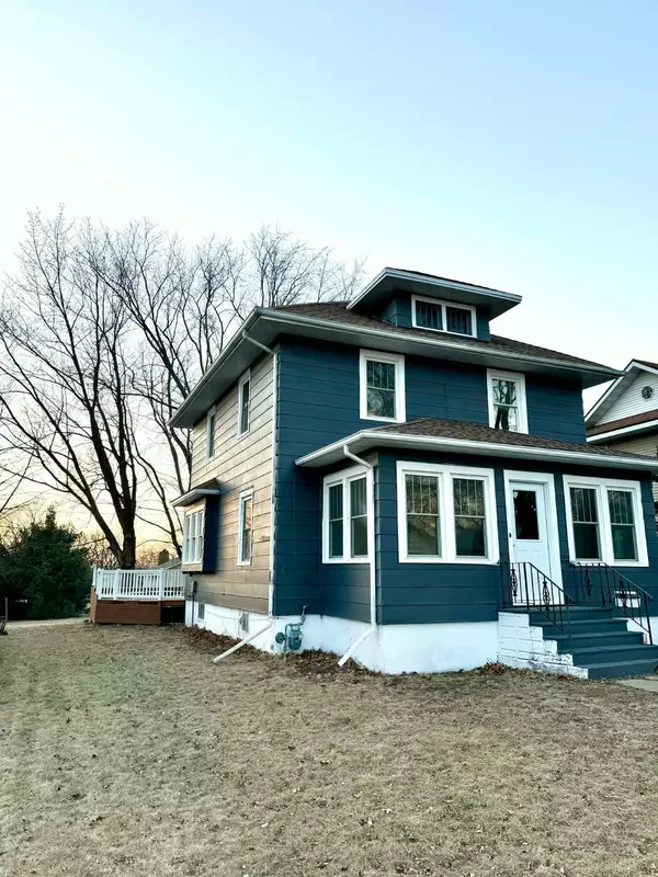 102 4th ST N, Northwood, IA 50459