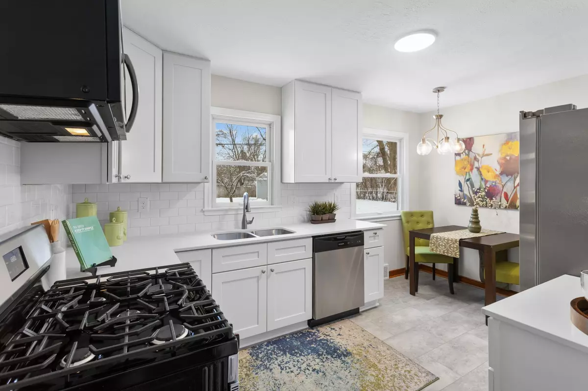 Roseville, MN 55113,947 Lovell AVE W