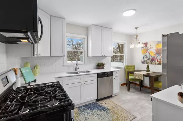 947 Lovell AVE W, Roseville, MN 55113